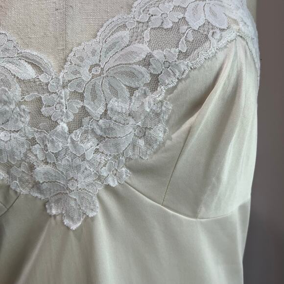 Vintage Lorraine Satin Romantic Cream Full Slip Night Gown Size Tall 36 - Picture 4 of 9